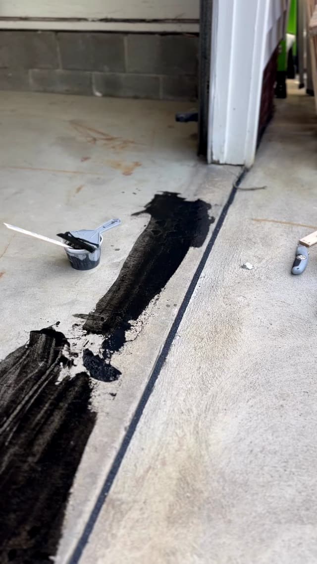 Elgin Rampage Bluetooth Hearing Protection Headphones, OSHA Compliant, 25 dB NRR, Noise Isolating Microphone, 40+ Hour Battery, IP65 Rated, Ideal for Construction, Landscaping, Industrial Use