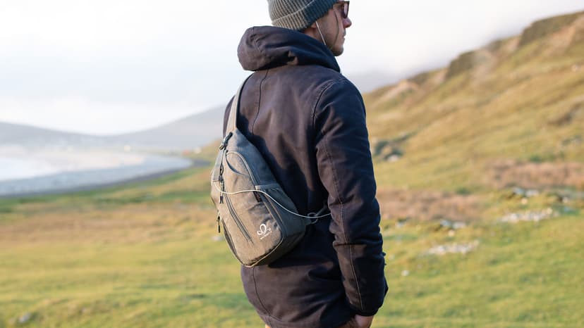 WATERFLY Crossbody Sling Backpack Sling Bag Travel Hiking Chest Bag Daypack (Black)