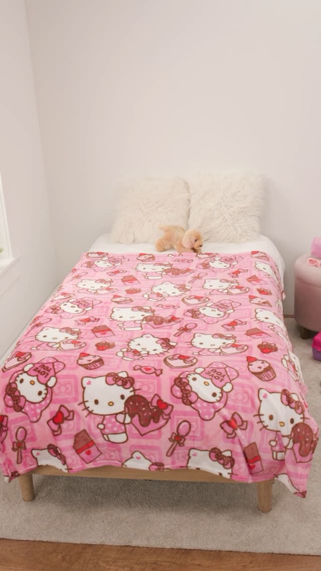 Northwest Hello Kitty Silk Touch Throw Blanket, 50" x 70", Love You Much