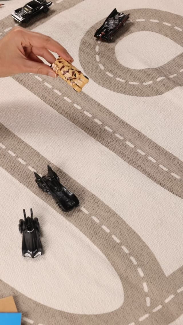 Hot Wheels 1:64 Scale Die-Cast Toy Cars, Set of 5 Batman 85th Anniversary Vehicles Featuring 5 Different Batmobile Replicas in Commemorative Packaging (Amazon Exclusive)