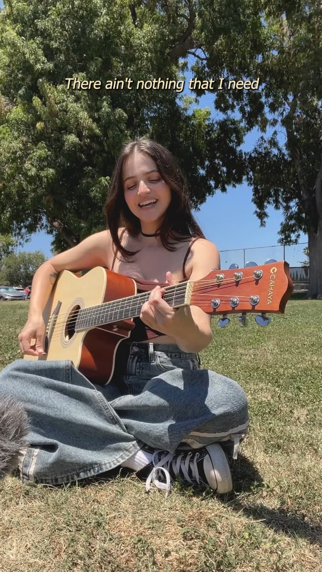 CAHAYA Acoustic Guitar Beginner Set - 41" Full Size Spruce Top Mahogany Body with Okoume Neck Rosewood Fingerboard, GA Cutaway Design, Balanced Rich Tone with Gig Bag, Strap, Capo, Strings & Picks