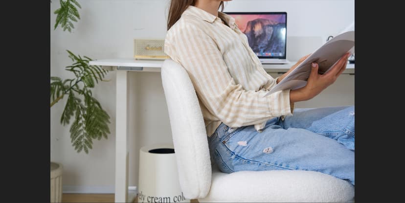 VINGLI Wide Criss Cross Legged Office Chair,Buttprint Ergonomic Desk Chair Comfy with Pillow&Gold Base,Dual-Use with/no Wheels,Adjustable Vanity Swivel Chair for Bedroom,Home Office,Teddy Fleece,White
