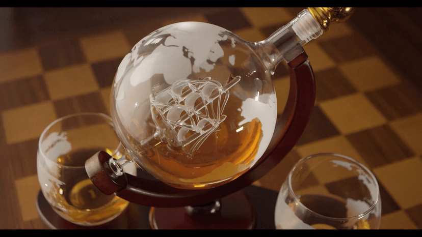 Gifts for Men, Whiskey Decanter Globe Set with 2 Etched Whiskey Glasses - for Liquor Scotch Bourbon Vodka, Gifts For Dad - 850ml