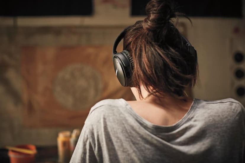 Bose QuietComfort 35 (Series II) Wireless Headphones, Noise Cancelling - Black (Renewed)