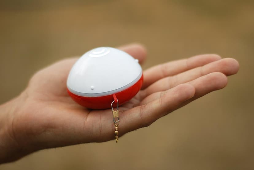 Reelsonar iBobber portable wireless bluetooth fish finder depth finder with depth range of 135 feet 10+ hrs battery life with IOS & Android App Wireless and Watch App