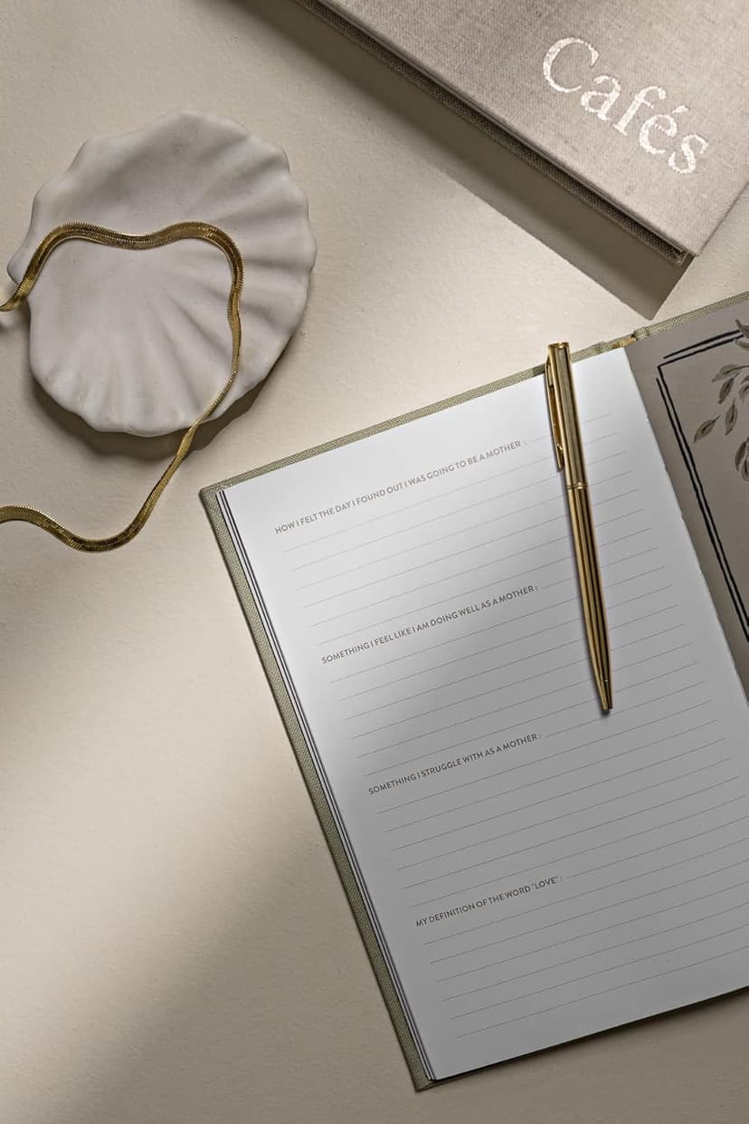 Mom's Story: A Memory and Keepsake Journal for My Family (Heirloom Story Books and Guided Journals)