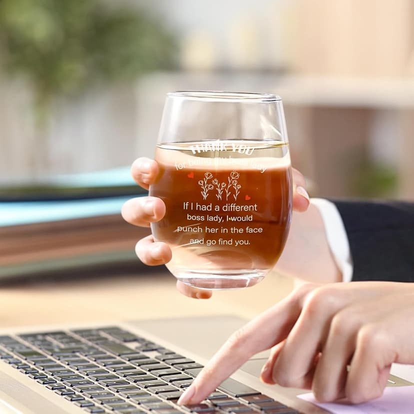 Futtumy Boss Lady Gifts, Bosses Day Gifts for Women, Thank You for Being My Boss Lady Wine Glass, Funny Boss Day Gift Office Christmas Birthday Retirement Gift for Women Manager, 17 Oz