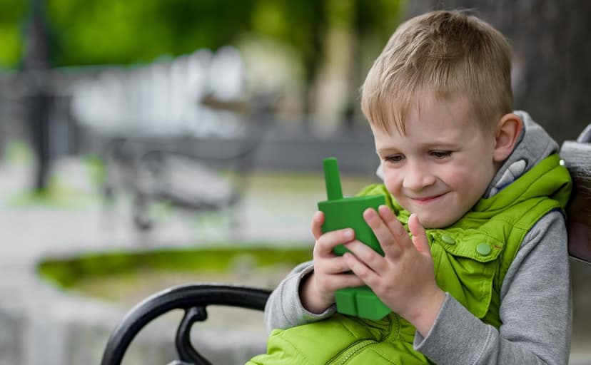 Minecraft Walkie Talkies for Kids, Static Free and Extended Range Indoor and Outdoor Toys for Kids (Minecraft)