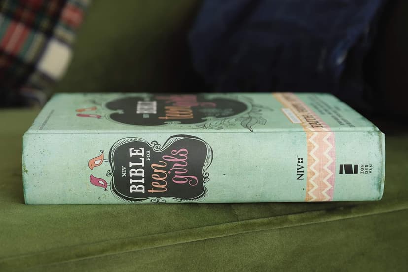 NIV, Bible for Teen Girls, Hardcover: Growing in Faith, Hope, and Love – The Perfect Christian Faith Gift for Your Teenage Girl, Age 13-18 0310749697