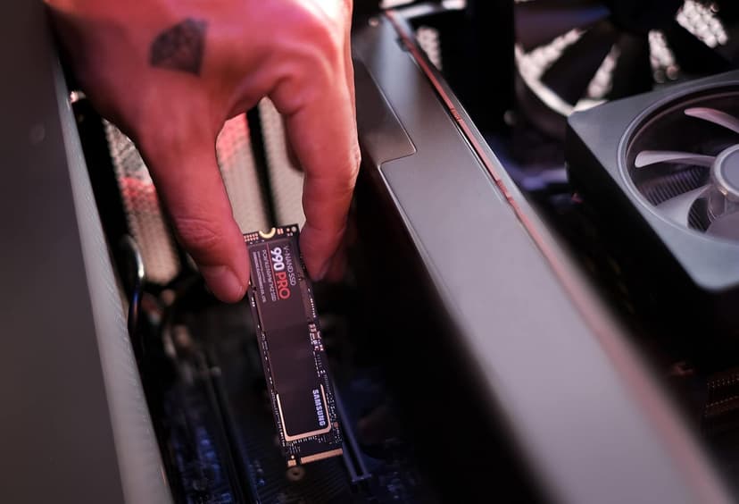 Samsung 990 PRO SSD 4TB PCIe 4.0 M.2 2280 Internal Solid State Hard Drive, Seq. Read Speeds Up to 7,450 MB/s for High End Computing, Gaming, and Heavy Duty Workstations, MZ-V9P4T0B/AM