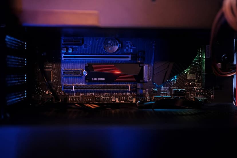 SAMSUNG 990 PRO w/ Heatsink SSD 2TB, PCIe Gen4 M.2 2280 Internal Solid State Hard Drive, Seq. Read Speeds Up To 7,450MB/s for High End Computing, Workstations, Compatible w/ PlayStation 5, MZ-V9P2T0CW