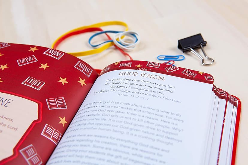 A Little God Time for Teachers: 365 Daily Devotions (Faux Leather Gift Edition) – An Inspirational Daily Devotional Book, Perfect for a Teacher Gift 142456042X