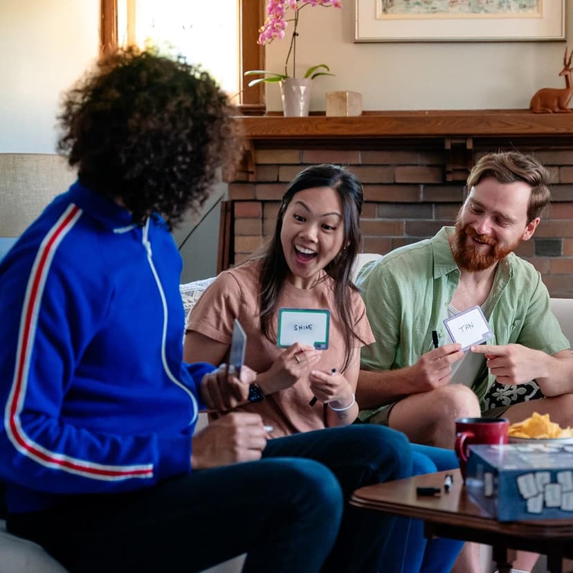 USAOPOLY BLANK SLATE, Where Great Minds Think Alike, Fun Family-Friendly Board Game, Word Association Party Game, Easy to Learn, Fun to Play Family Game Night, 3-8 Players, Ages 8+