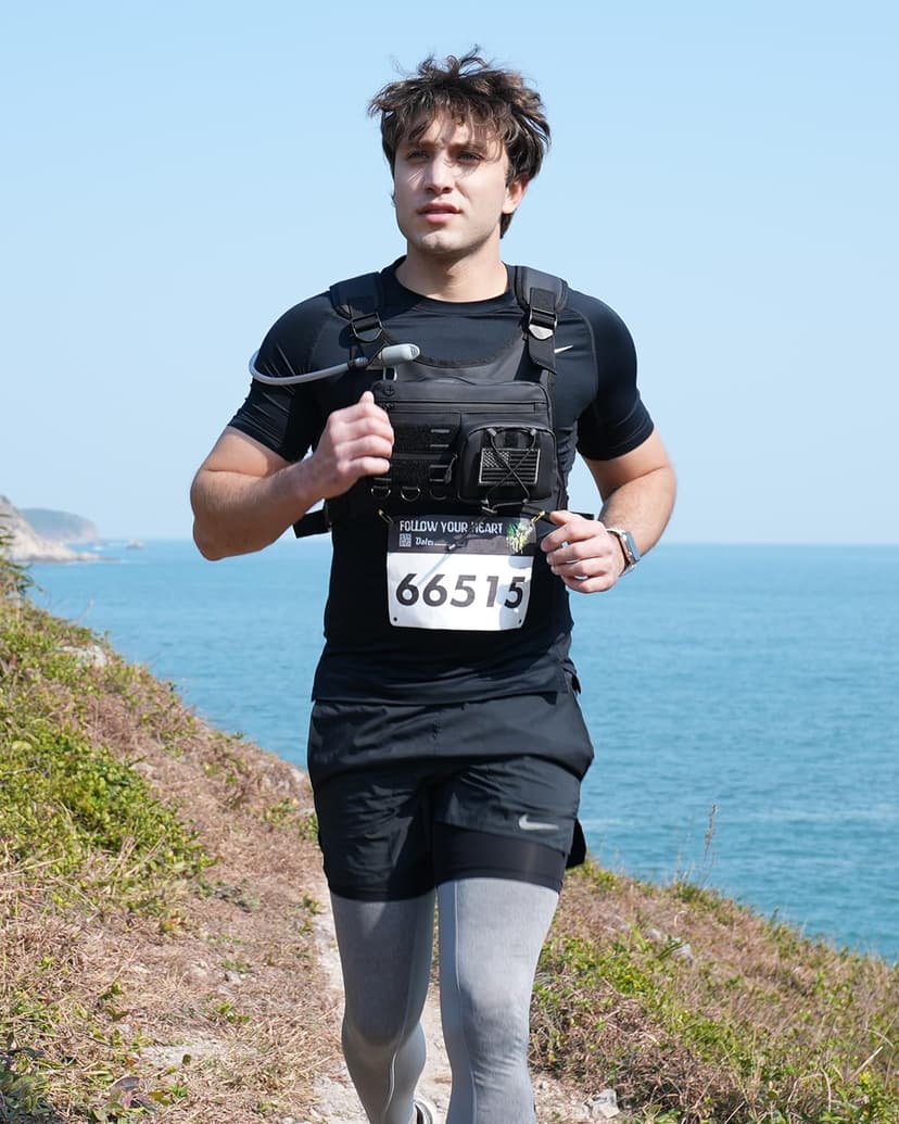 Running Vest with 2L Water Bladder, Hydration Backpack, USA Original Patent, Lightweight Hydration Pack with Gear Holder, Reflective Chest Pack for Men Women for Marathon