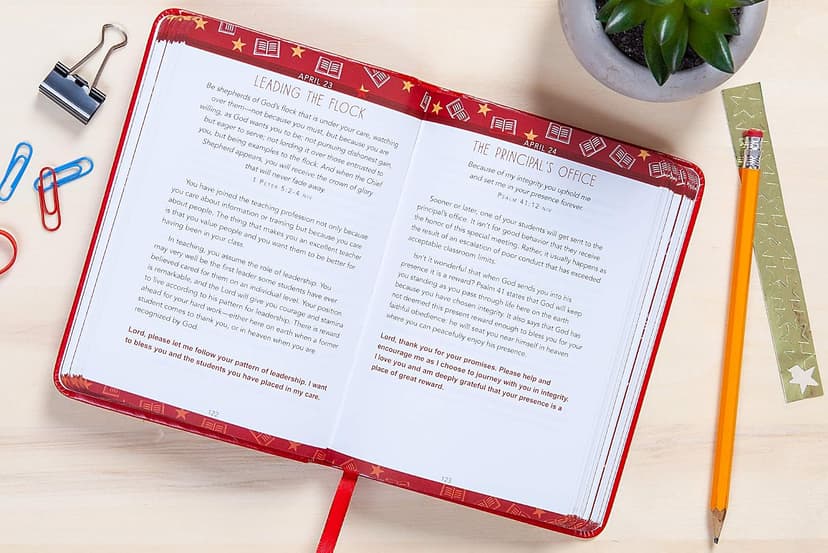 A Little God Time for Teachers: 365 Daily Devotions (Faux Leather Gift Edition) – An Inspirational Daily Devotional Book, Perfect for a Teacher Gift 142456042X