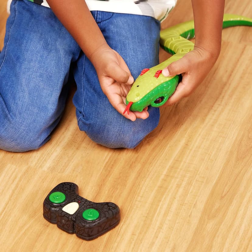 Terra by Battat – Remote Control Emerald Tree Boa Snake Toy, Realistic Moving Electronic Animal for Kids with Easy Operation, Fun Reptile Adventure, Includes Transmitter, Ages 6+ Years