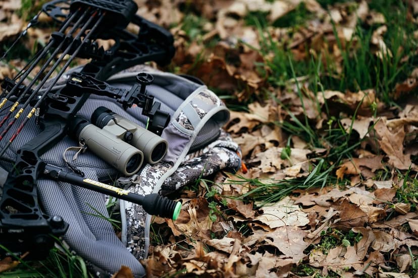 Bushnell R3 Binoculars with Vault Lite Bino Chest Harness, HD Optical System, Fully Multi-Coated Lenses, EXO Barrier, IPX7 Waterproof - Binoculars for Bird Watching and Wildlife Observation