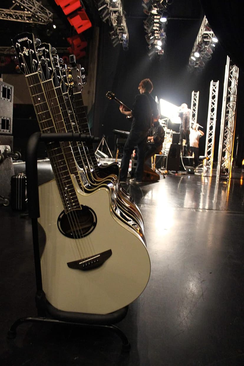 Yamaha APX600 VW Thin Body Acoustic-Electric Guitar, Vintage White