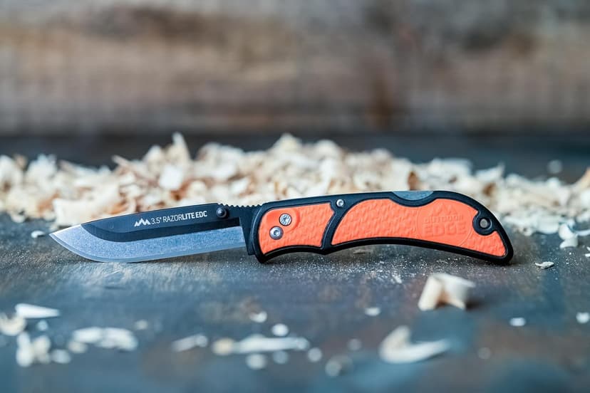 OUTDOOR EDGE OUTDOOR EDGE 3.5" RazorLite EDC Knife. Pocket Knife with Replaceable Blades and Clip. The Perfect Hunting Blade for Skinning Deer. Blaze Orange with 6 Blades