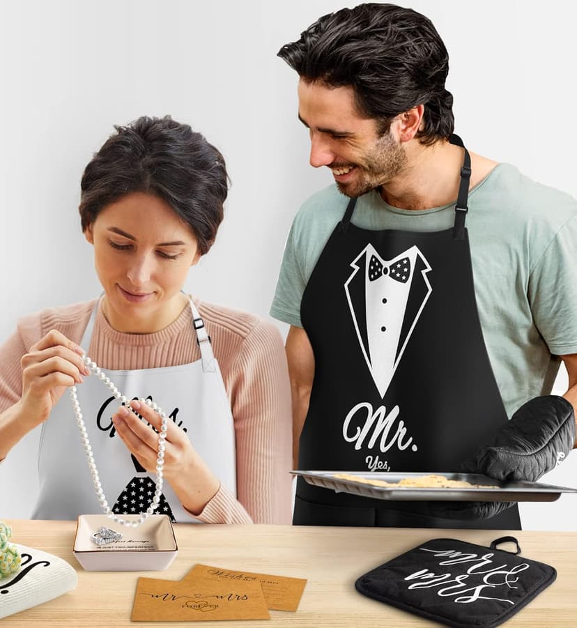 Mr & Mrs Aprons for Couple Gift-Anniversary,Bridal Shower,Wedding,Engagement,Christmas Gifts for Couple,Kitchen Gift Set
