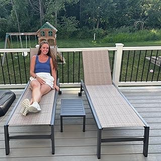 PURPLE LEAF Outdoor Chaise Lounge Set of 2 Aluminum Patio Lounge Chair with Wheels and Side Table Pool Chaise Lounge Chair for Outdoor Backyard Poolside Camel (2 Lounges Chairs W/Table)