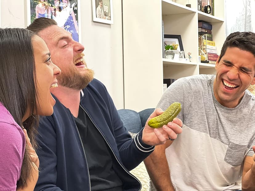 DR DINGUS Yodeling Pickle (1 Pickle) Sings Dill-lightful Musical Yodel Song - Hilarious Laughs - Singing Novelty Gag Gift for Friends Family Coworkers Office Students Classroom