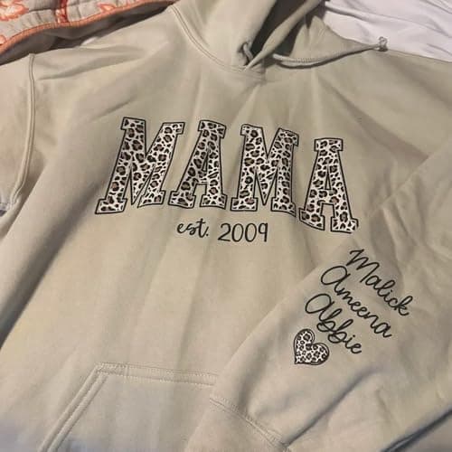 GODMERCH Custom Leopard Mama Sweatshirt With Kid Name On Sleeve, Personalized Mom Sweatshirts, Mama Est 2025 Sweatshirt, Personalized Gifts for Mom Grandma, Christmas Shirts