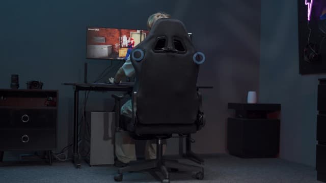 HOFFREE Gaming Chair with Speakers Bluetooth Massage Gaming Chairs for Adults Suede Fabric 165° Reclining Ergonomic Computer Chairs with Footrest Pocket Spring Cushion High Back Gamer Chair Black