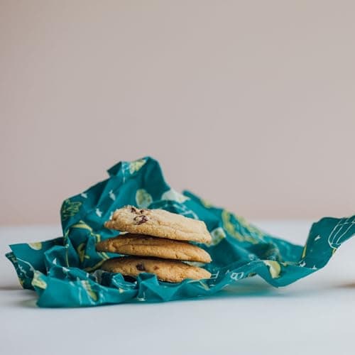 Bee's Wrap Beeswax Wraps for Food - Made in USA Reusable & Organic Food Wraps, Sandwich Wrap & Bowl Covers - Eco-Friendly Alternative to Aluminum Foil & Plastic Wrap, Ocean 3 Pack (S, M, L)
