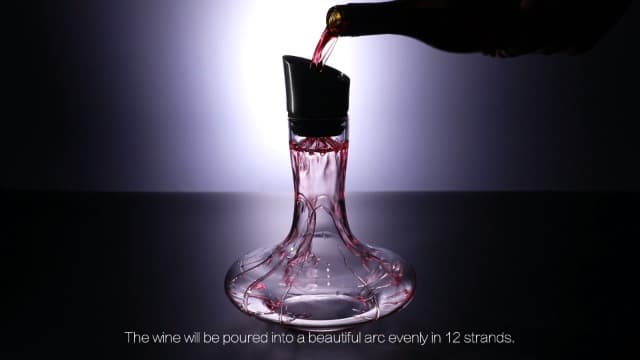 Wine Decanter Built-in Aerator Pourer, Wine Carafe, Red Wine Decanter,100% Lead-free Crystal Glass, Wine Hand-held Aerator, Wine Gift, Wine Accessories (Clear,Crystal)