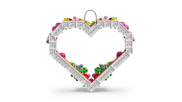 LEGO Heart Ornament Building Toy Set - Fun Arts and Crafts Idea for Girls and Boys, Ages 9+ - Gift for Kids - Display on The Wall as Home Decoration - 40638