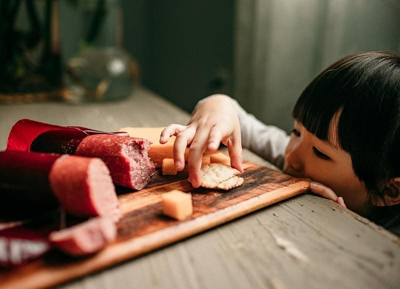 Dan the Sausageman Grizzly 12 Item Meat and Cheese Gift Basket with Summer Sausage, Assorted Cheeses & Crackers - Gourmet Snacks for Gifting
