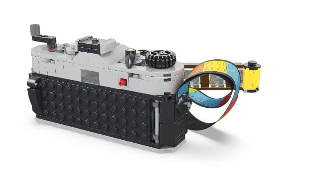 LEGO Creator 3 in 1 Retro Camera Toy, Transforms to Retro Video Camera or to TV Set, Photography Gift for Boys and Girls Ages 8 Years Old and Up Who Enjoy Creative Play, 31147