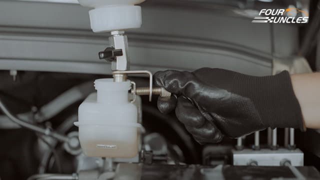 FOUR UNCLES 2L Brake Bleeder Vacuum Pump Kit - Pneumatic Brake Fluid Extractor with 1L Refilling Bottle for Automotive Bleeding, One-Person Operation