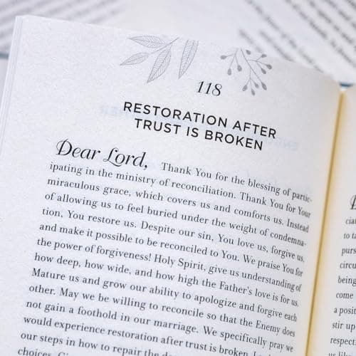 The Marriage Gift: 365 Prayers for Our Marriage - A Daily Devotional Journey to Inspire, Encourage, and Transform Us and Our Prayer Life 0310367069