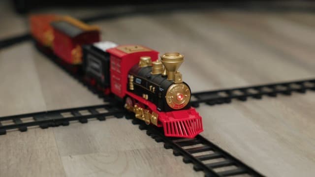 Hot Bee Train Set - Train Toys with Remote Control Trains for Boys with Smokes, Lights and Sound,Toy Train Set for Under Christmas Tree, Toddler Model Trains for 3 4 5 6 7 8+ Years Old Kids