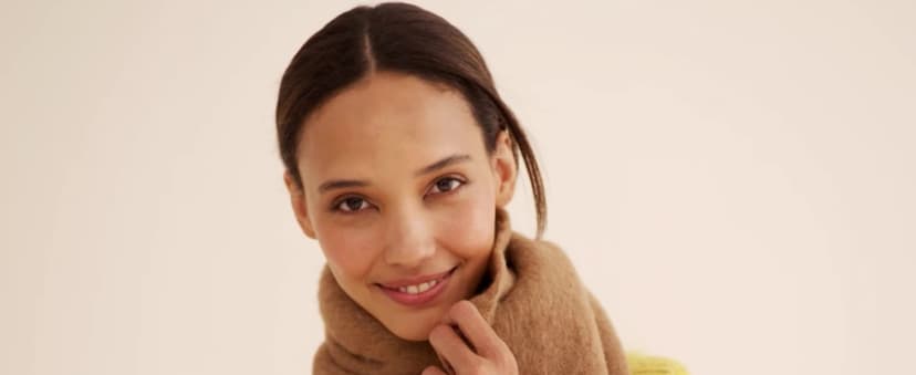 Yankee Candle Christmas Cookie, Scented Candle, 22oz Large Jar with up to 150 Hour Burn Time, Giftable, Holidays