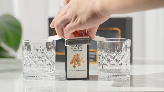 Bourbon Gummy Gift Set with 2 Whiskey Glasses – Bourbon-Flavored Candy Bears & Crystal Lowball Glasses – Father’s Day Gift for Whiskey & Scotch Lovers, Dad, Husband, or Him – Tasting Set