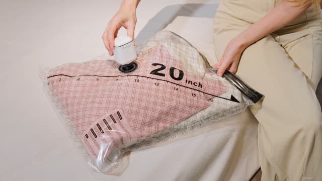 Nicetree 18-Pack Wireless Vacuum Storage Bags with Rechargeable Pump | 3 Sizes (20/24/28 Inch) Travel Vacuum Seal Bags for Clothing, Bedding & Seasonal Storage | Space Saver for Luggage