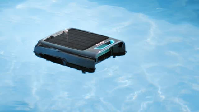 AIPER Surfer S2 Robotic Solar Pool Skimmer with APP Support, 24/7 Cleaning, Dual Charging Modes, Smart Obstacle Avoidance, Ideal for Most Swimming Pool Types