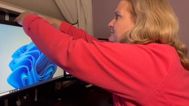 Vuexar Full HD 1080P Webcam with Microphone, Noise-Canceling, Privacy Cover, Wide-Angle Lens, Auto Light Correction, Plug & Play USB Web Camera for Laptop, Desktop, PC, Mac, Zoom, Skype – Pro Series