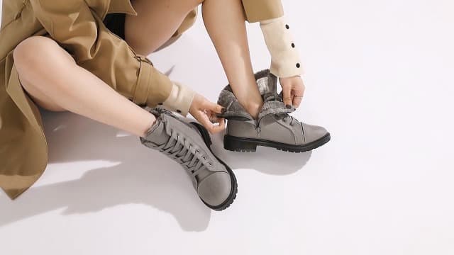 FRACORA Women's PU Leather Combat Boots Warm Fur Lined Black Ankle Booties Side Zipper White Boots Non-slip Winter Boots