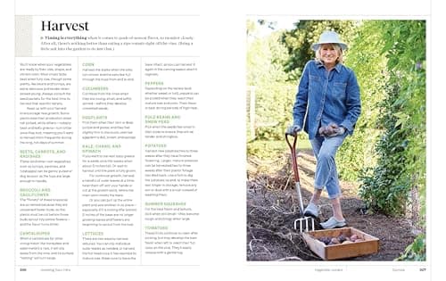 Martha Stewart's Gardening Handbook: The Essential Guide to Designing, Planting, and Growing ― An Instant NYT Bestselling Gardening Manual 0063323281