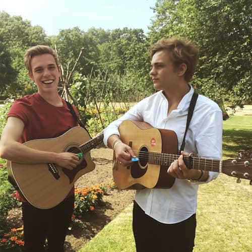 zenjarigily Guitar Strap with 3 Pick Holders, Includes 6 Guitar Picks and a pick box- Adjustable for Acoustic Electric Guitar