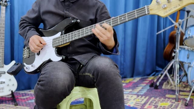 Full size 4strings electric bass guitar kit package black color with 5W portable plug and play amplifier travel amp set with strap gig bag bundle for beginner starter practice (BKPB-30)