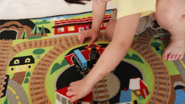 Melissa & Doug Wooden Magnetic Train Cars - 8 Piece Educational and Skill-Building Wooden Toy for Boys and Girls