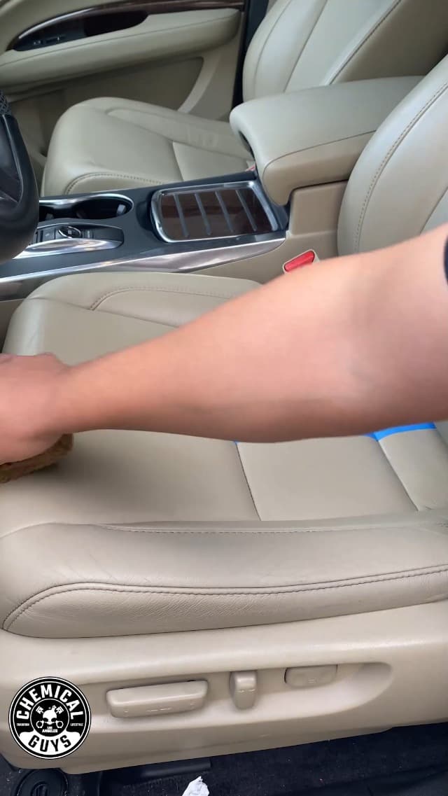 Chemical Guys SPI22916 HydroLeather Ceramic Leather Protective Coating for Car Interiors, Furniture, Apparel, Boots, and More (Works on Natural, Synthetic, Pleather, Faux Leather and More) (16 fl oz)