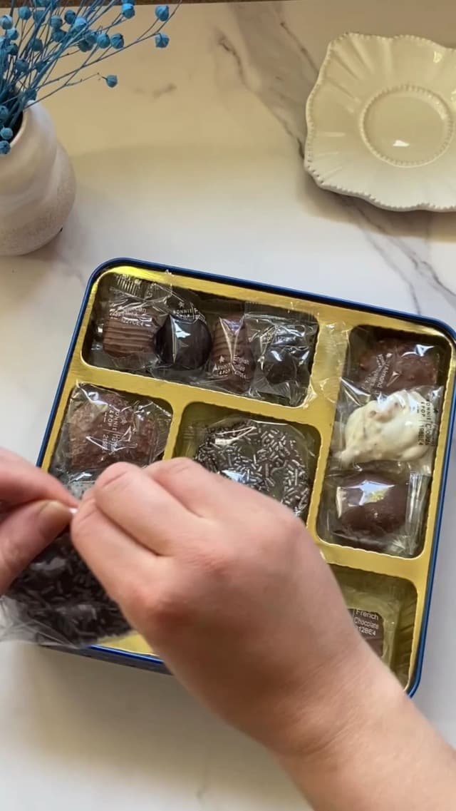 Chocolate Gift Basket - Chocolate Gift Box, Gourmet Food Gifts Prime - Assorted Treat Tray Tin for Men and Women- Kosher Hannukah Gift- Bonnie and Pop