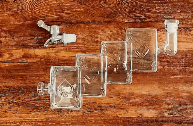 Poker Whiskey Decanter Sets for Men, 27oz Whiskey Decanter Set with Tray, Spout & Stones,Casino Liquor Decanter Dispenser Decanters for Alcohol Tequila Decanter Bourbon Gifts for Men Dad Him Husband