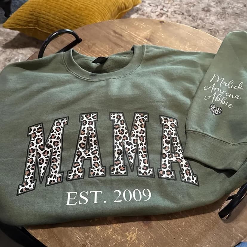 GODMERCH Custom Leopard Mama Sweatshirt With Kid Name On Sleeve, Personalized Mom Sweatshirts, Mama Est 2025 Sweatshirt, Personalized Gifts for Mom Grandma, Christmas Shirts